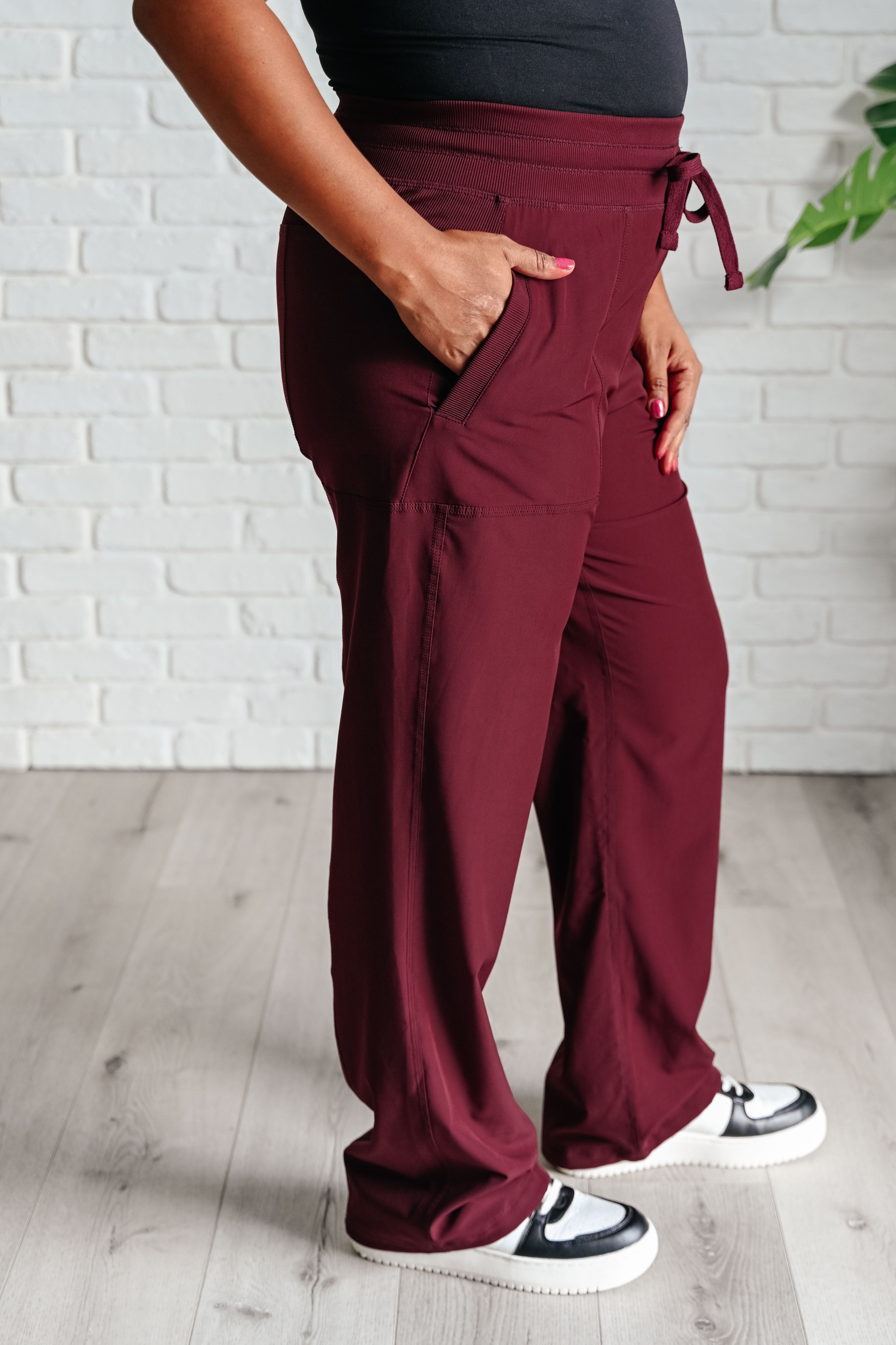 Runner's High Drawstring Joggers in Red Merlot